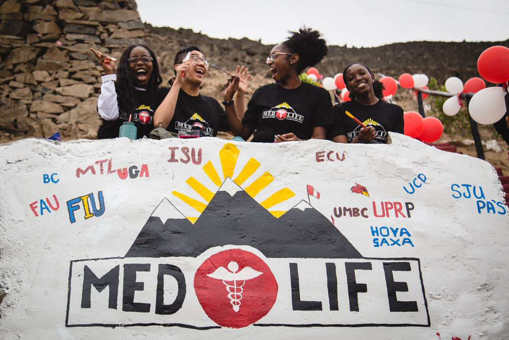 MEDLIFE student chapter members painting a community mural together